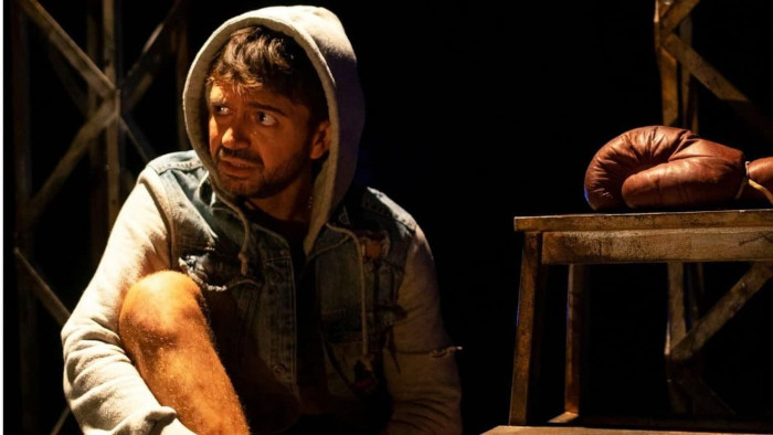 fotograma de la obra puños de harina fotograma de la obra puños de harina